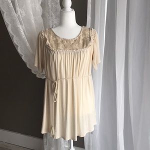 Maternity cold shoulder shirt. Cream color - large